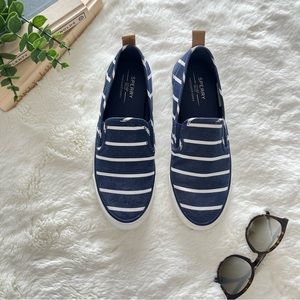 Sperry+Vineyard Vines Slides